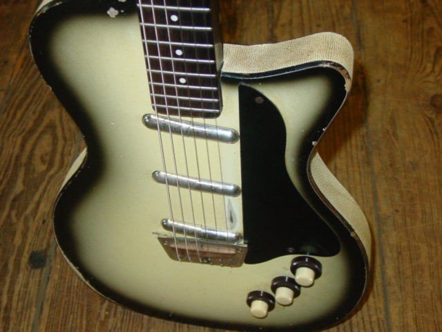 59 Silvertone Danelectro U3 Silverburst