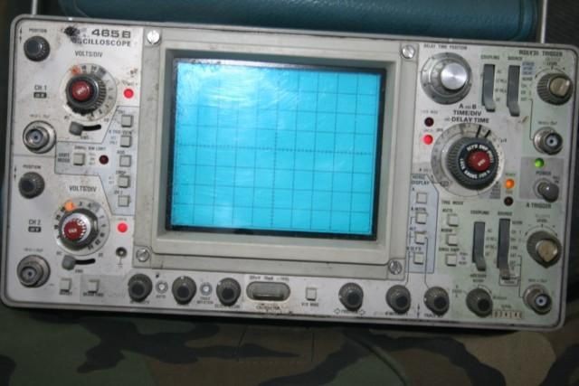 TEKTRONIX 465B OSCILLOSCOPE