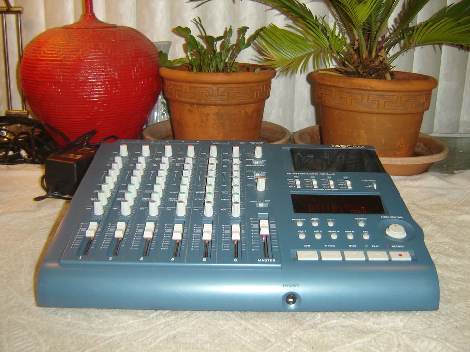 Tascam 424 MK III, 4 Track Analog Cassette Recorder