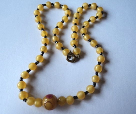 Vintage Vaseline Yellow Graduated Satin Glass Bead Necklace with 