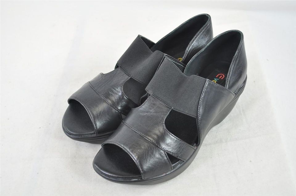   EVERYBODY ANGELA BLACK LEATHER ELASTIC T STRAP CLOG PLATFORM SANDALS