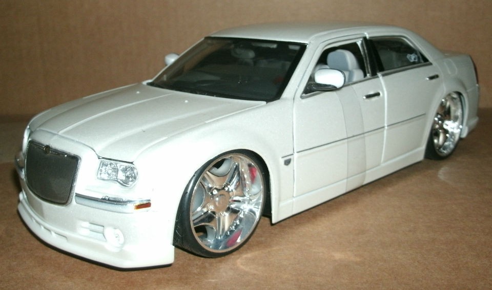 18 Chrysler 300C Diecast   Chrysler 300 C Hemi Die Cast   300C Hemi 