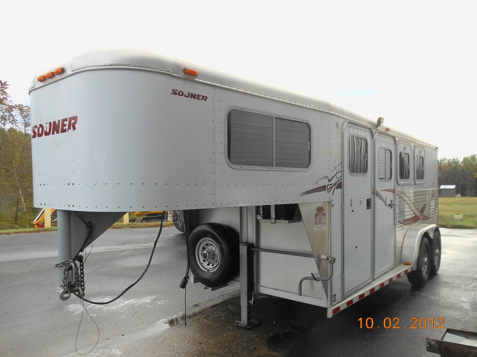 1999 Sooner Custom 3 Horse Trailer, Slant Load, Gooseneck, Tandem Axle