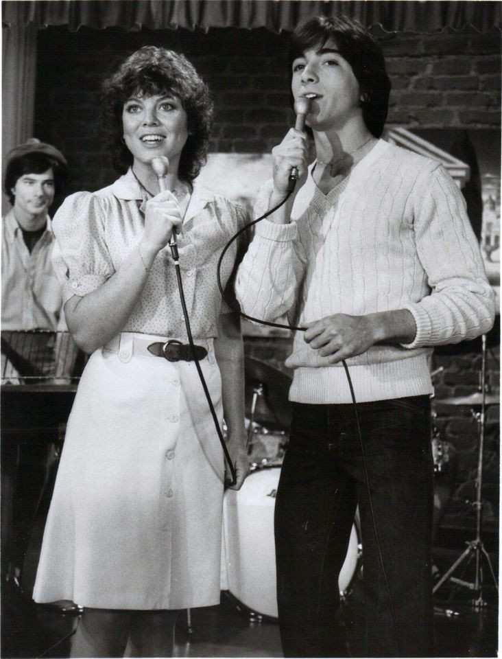 ERIN MORAN   SCOTT BAIO 7X9 Publicity Photo   JOANIE LOVES CHACHI