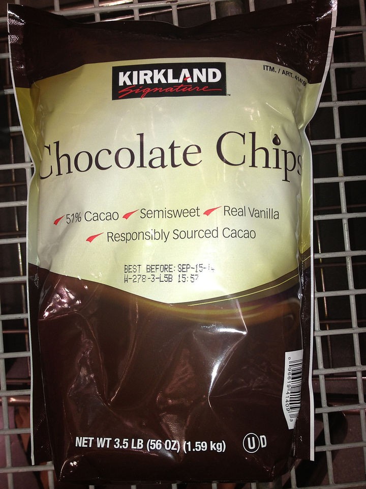 KIRKLAND SIGNATURE BAKING CHOCOLATE CHIPS 3.5 LB (1.59kg) COMPARE TO 