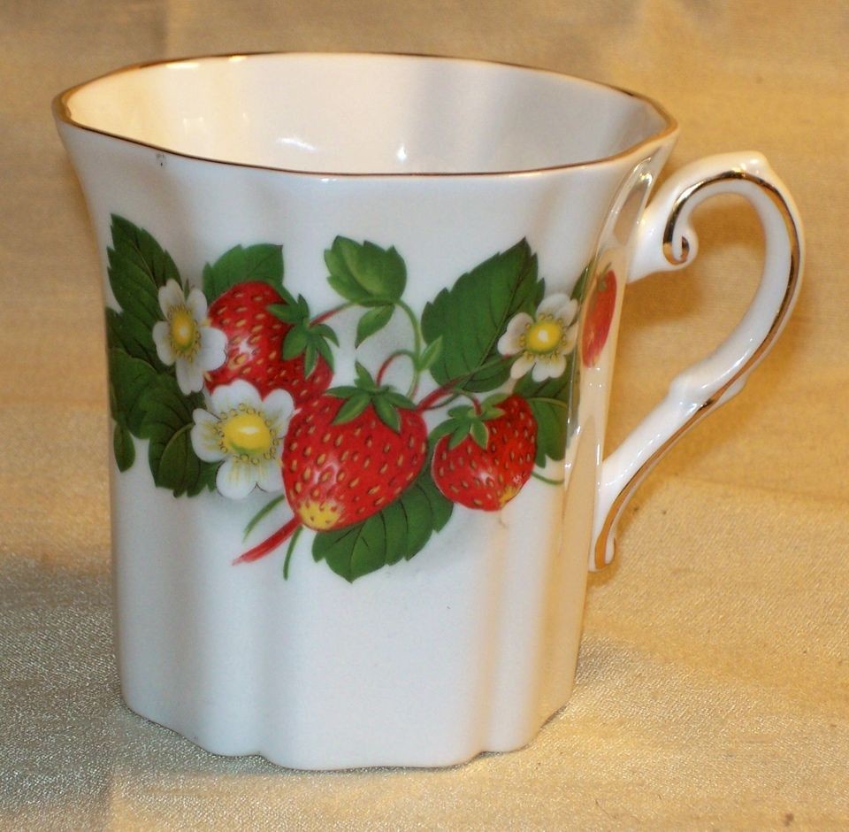 ROYAL GRAFTON ~ FINE BONE CHINA CUP / MUG / STRAWBERRIES ~ ENGLAND