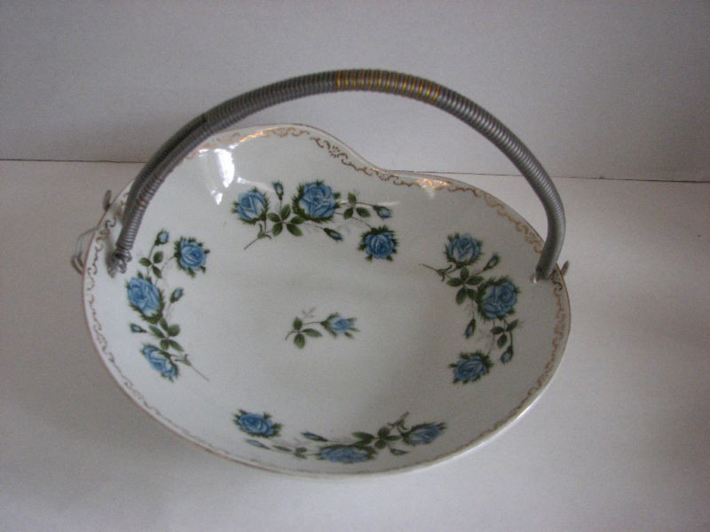 Vintage Ucagco 8 Bowl/Dish w/Blue Roses & Handle