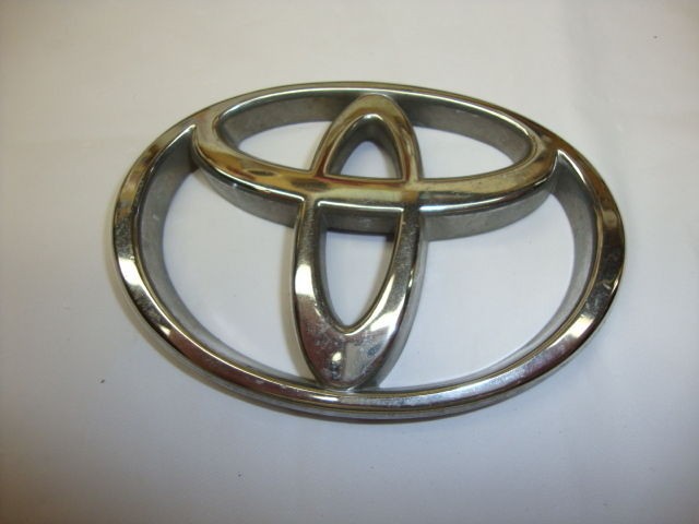 1992   2000 TOYOTA 4RUNNER T100 PICK UP TACOMA CHROME GRILLE EMBLEM 