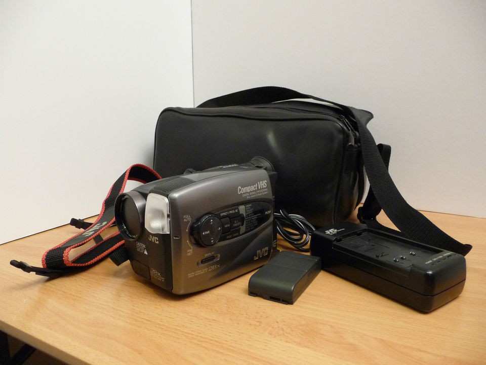 JVC COMPACT VHS DIGITAL CAMCORDER VIDEO CAMERA MODEL GR AX 910