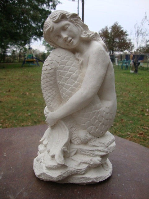   SITTING MYSTICAL MERMAID WHITE CONCRETE GARDEN STATUE GREAT GIFT