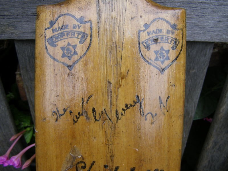 vintage cricket bat in Cricket