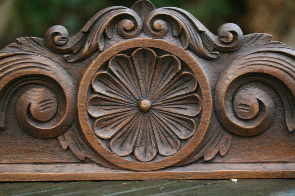 SUPERB 19th c. OAK WOODEN PEDIMENT WITH CENTRAL CIRCULAR DECORATION 