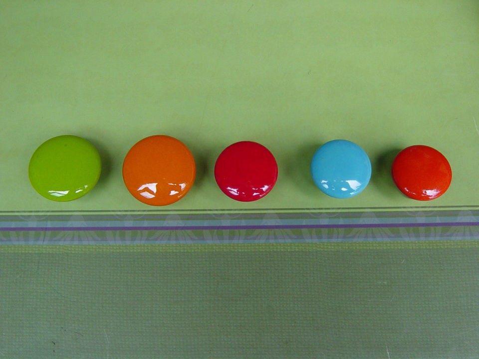 retro kitchen cabinet dresser knobs vintage color 50s 60s 70s pastel 