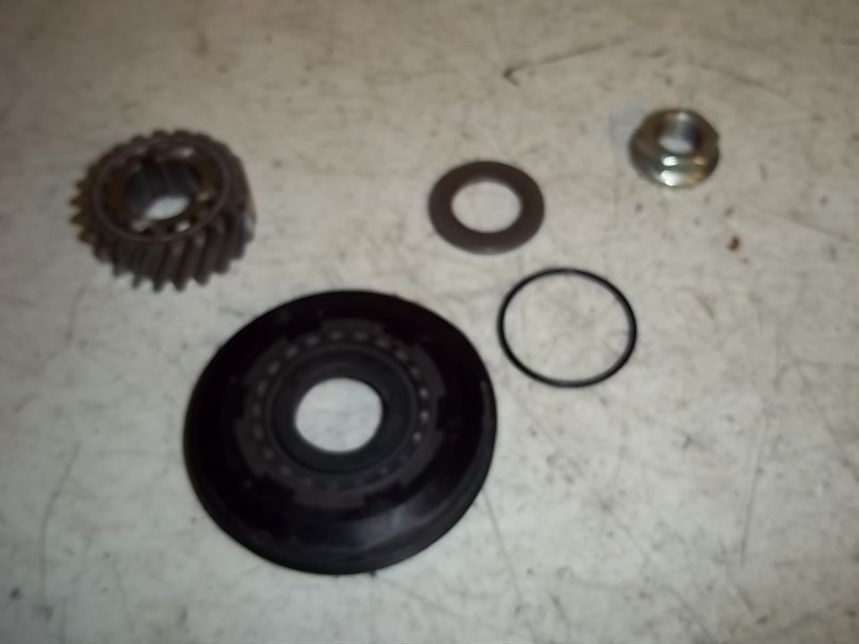 1987 YAMAHA BW80 PRIMARY DRIVE GEAR with NUT , WASHERS & BUSHING