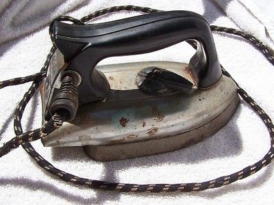 KNAPP MONARCH VINTAGE ELECTRIC IRON