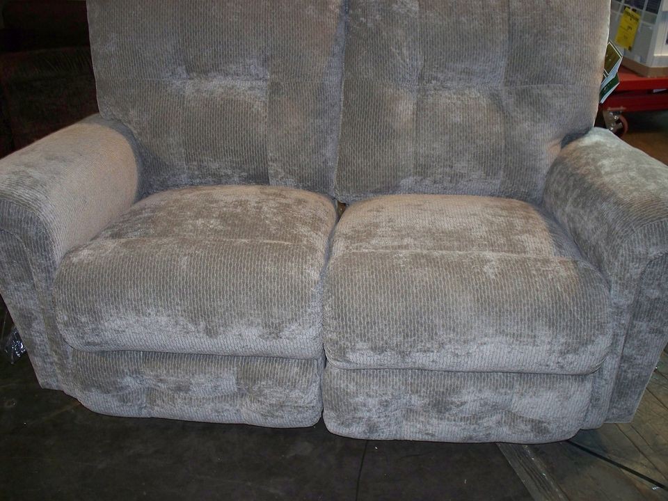 GRAY   LAZYBOY BLAKE RECLINING LOVESEAT w/ PLUSH SEWN BACK   LOCAL 