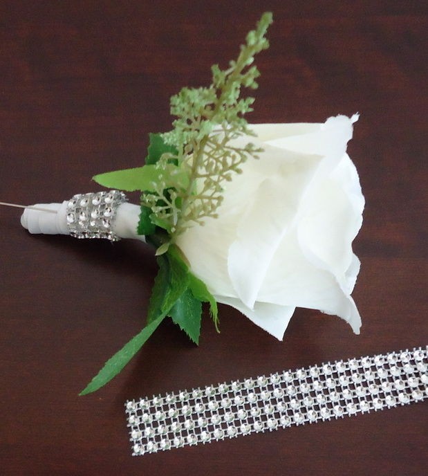 rhinestone bouquet holder in Flowers, Petals & Garlands