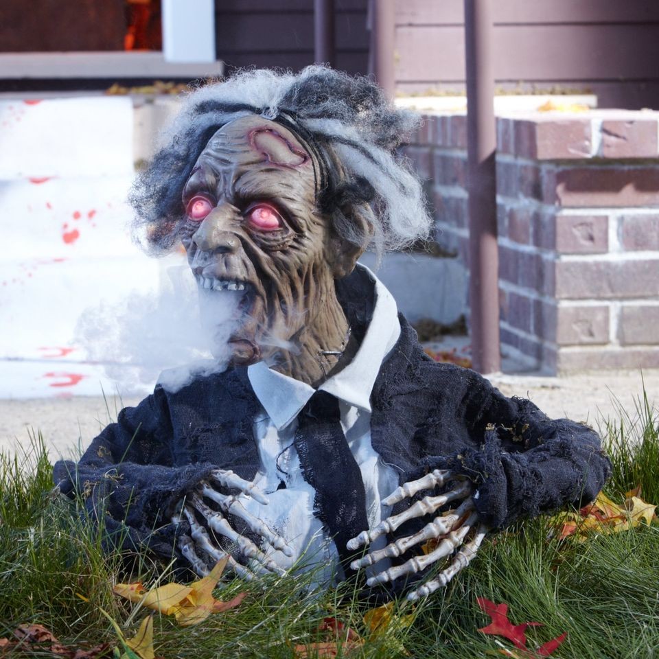 outdoor halloween decorations in Halloween