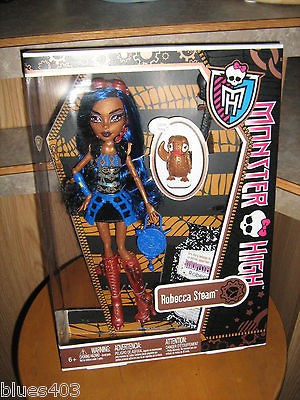 MONSTER HIGH REBECCA STEAM PLUS PET DOLL SET