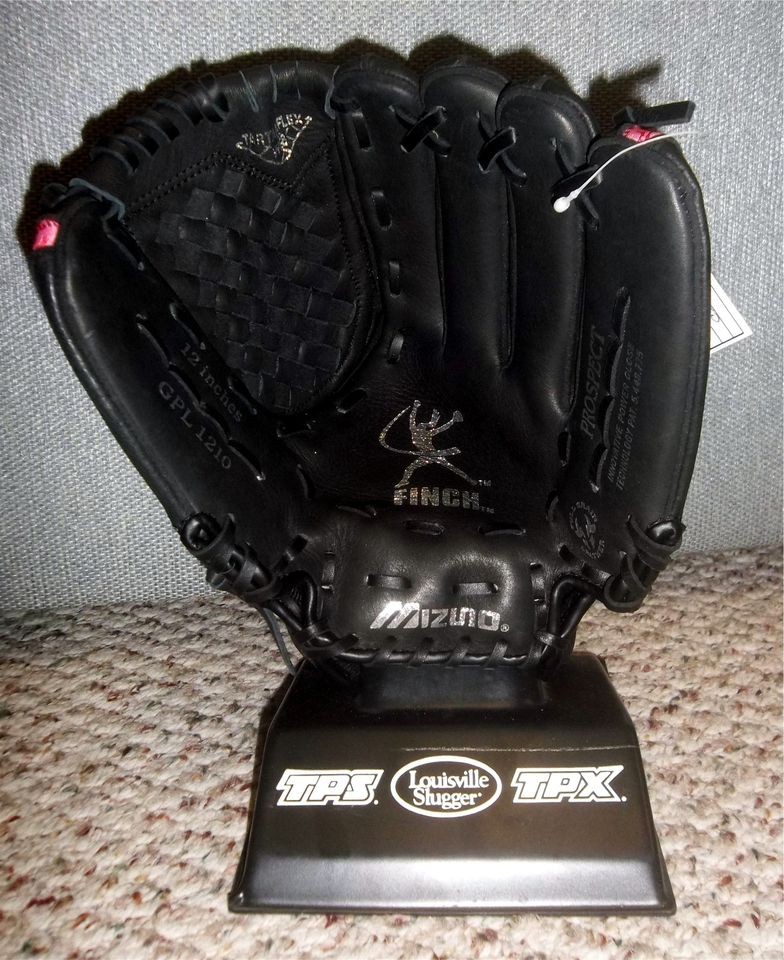 mizuno glove in Gloves & Mitts