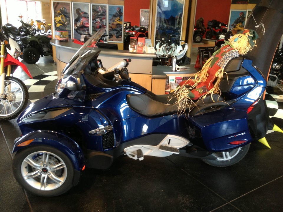 Can Am  Spyder RT SM5 Audio Convenience Like New 2011 Can Am Spyder 