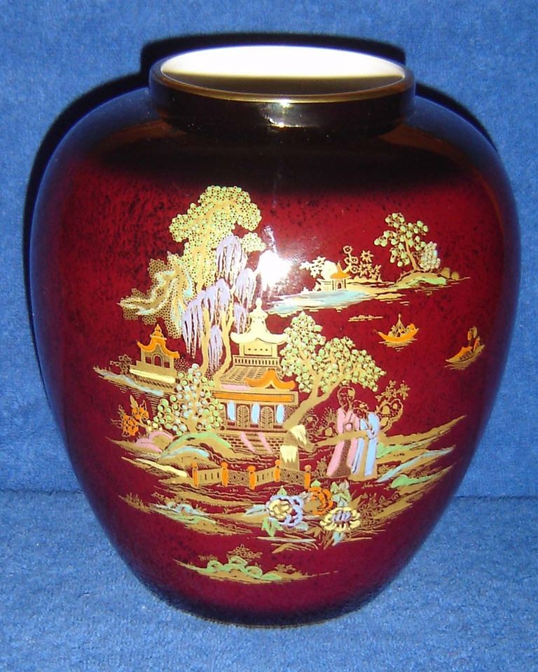 VINTAGE HUGE CROWN DEVON VASE ROUGE ROYAL FIELDINGS MINT CONDITION