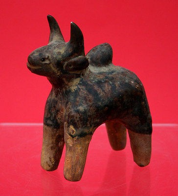 ANTIQUE KYMER THAI SAWANKHALOK POTTERY FIGURE BULL   FRENCH FLEA 