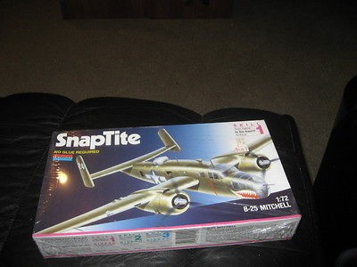 25 Mitchell American Bomber   1/72   sealed   Snaptite   Monogram 