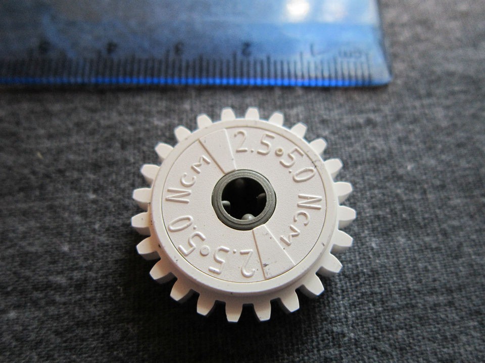 Lego White Technic, Gear 24 Tooth Clutch 60c01   Genuine LEGO engine 