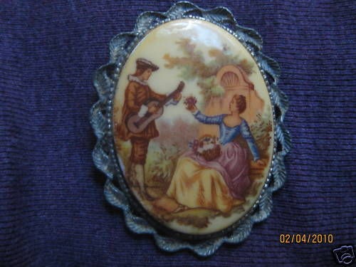 Vintage Fragonard brooch (romantic scene)