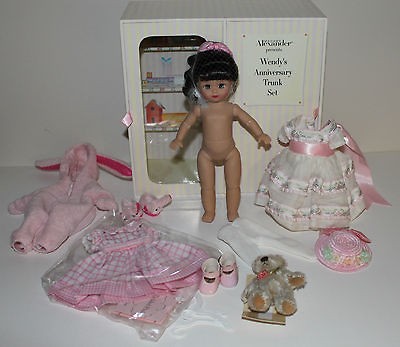 Madame Alexander Doll Wendys Anniversary Trunk Set 8