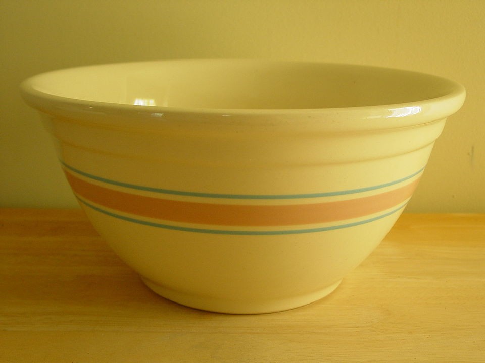 vintage mixing bowls