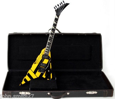 Miniature Guitar Michael Sweet Stryper Fly V + Case