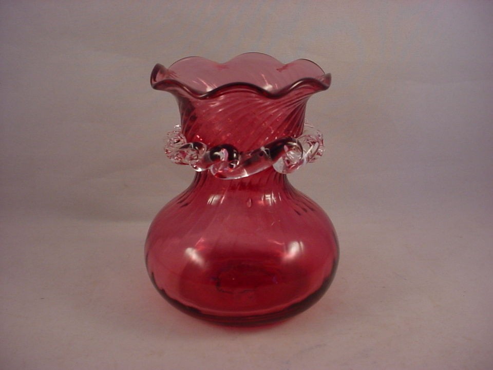 VTG Mini Rainbow Glass Co. Cranberry Glass Ruffle Edge Vase has 