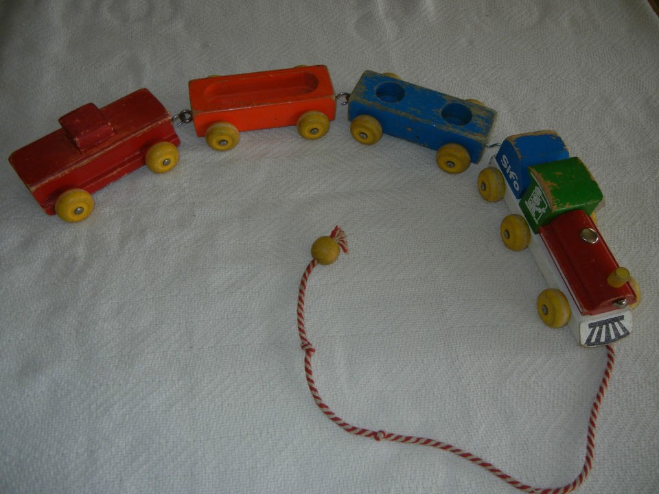 VINTAGE FISHER PRICE SIFO WOODEN PULL TOY TRAIN CARS WITH CABOOSE