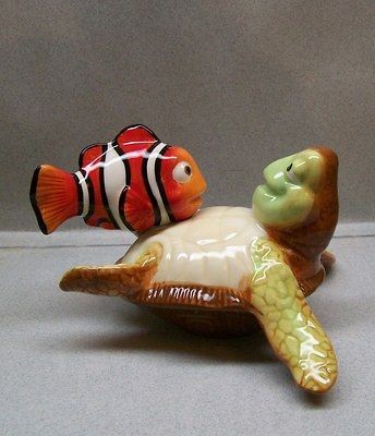 DISNEY NEMO & SEA TURTLE CRUSH SALT & PEPPER SHAKERS WG