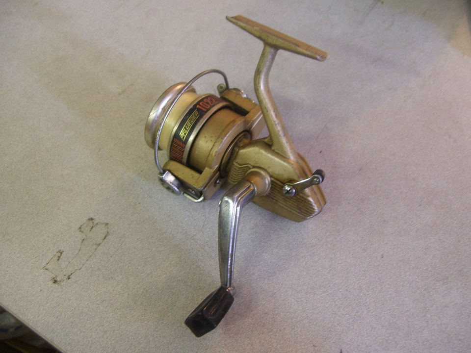 Vintage Pflueger #1022 Spinning Fishing Reel