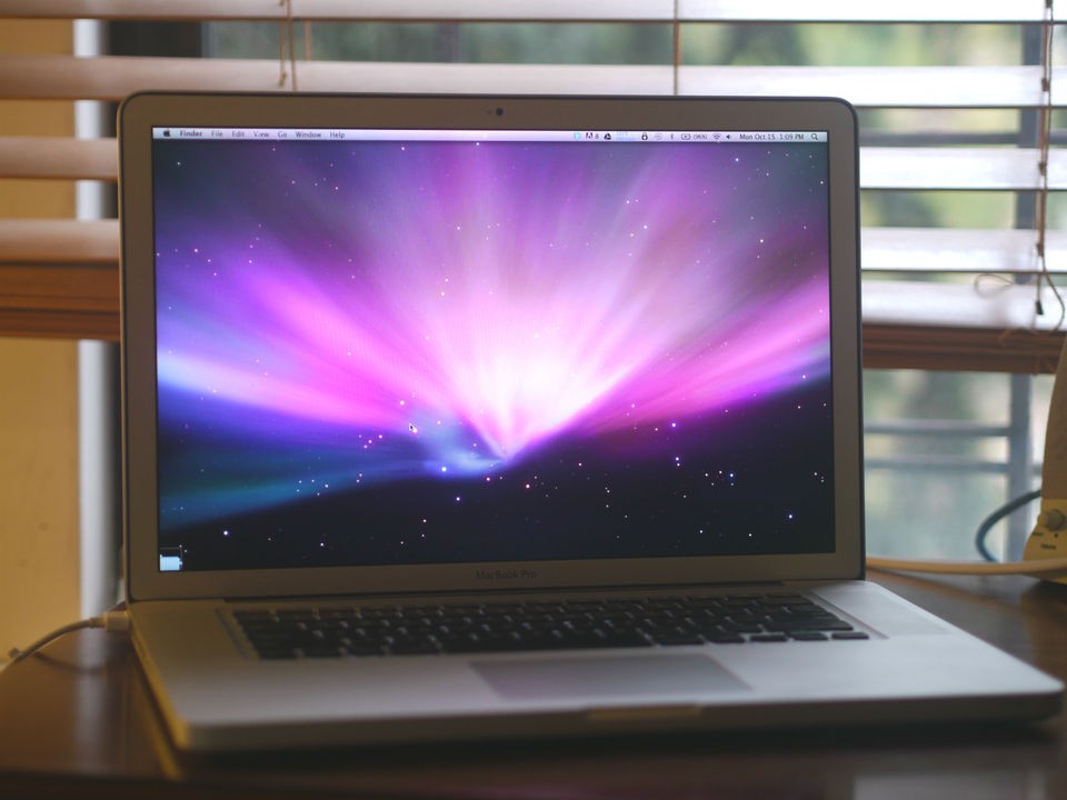 Powerful 15Macbook Pro 2.8 GHz/8GB ram/500GB HD/ GeForce 9400 & 9600