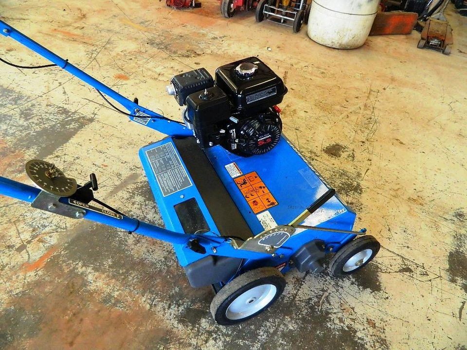 BlueBird S22 Overseeder w/ 5.5 HP Honda GX160 Engine   Great Condition