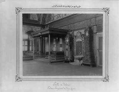 Throne room in the Imperial Topkapi Sarayi (palace) / Abdullah Freres.