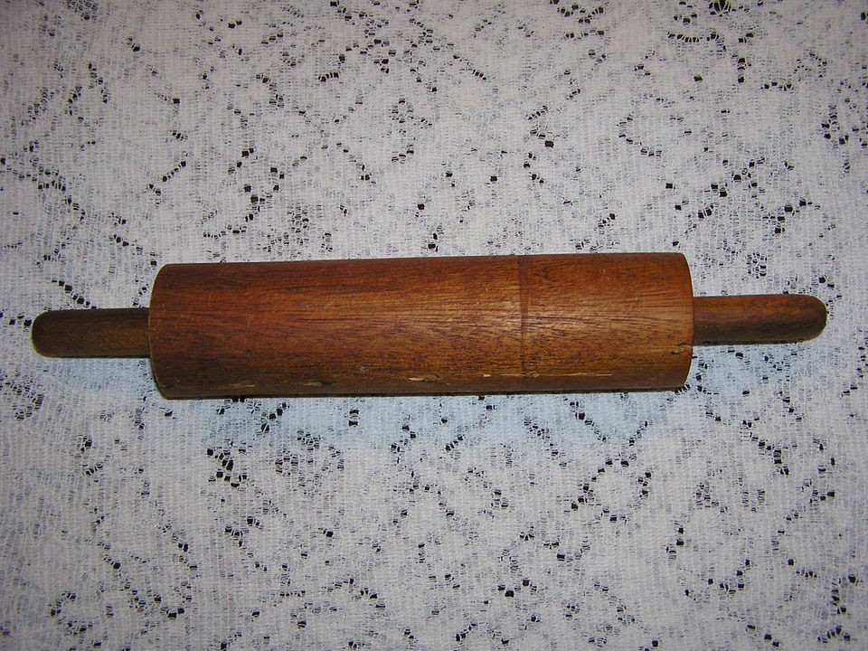 ANTIQUE/ PRIMITIVE/VINTAGE ROLLING PIN  DARK WOOD  HEAVY