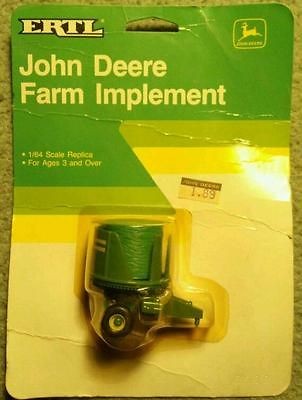   64 Scale John Deere Farm Implement Hay Bale Hauler Trailer New On Card