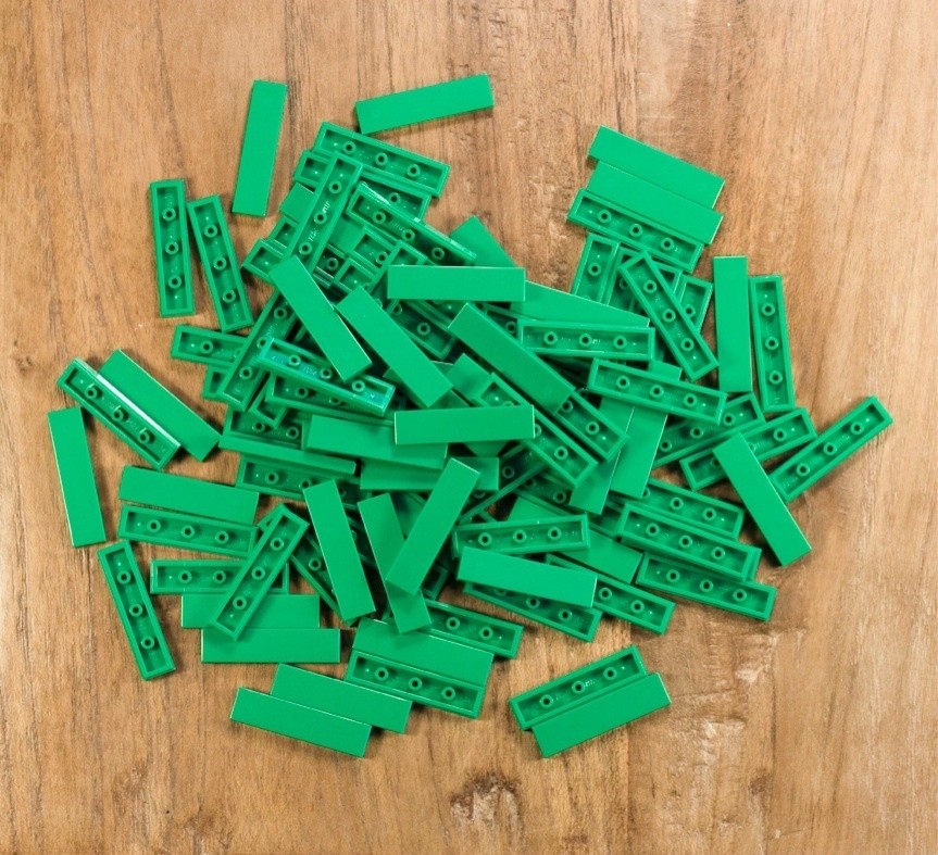 LEGO Bricks 1x4 green tiles   lot of 100   NEW pieces   thin flat 