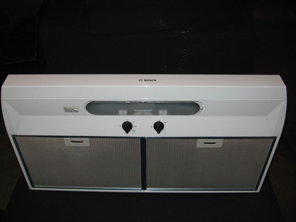 BOSCH DUH36122UC WHITE 36 WALL HOODS . REGULAR $399. NEW IN 