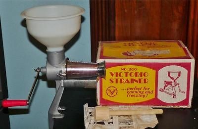   VITANTONIO VICTORIO STRAINER MODEL NO 200 JUICER PRESS HAND CRANK