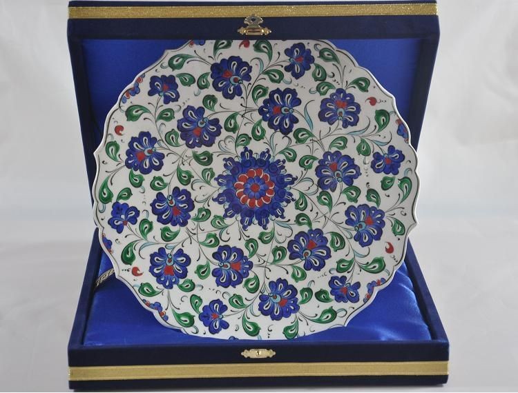 Hand made Turkish Kutahya ceramic Iznik design 10 25cm plate with 