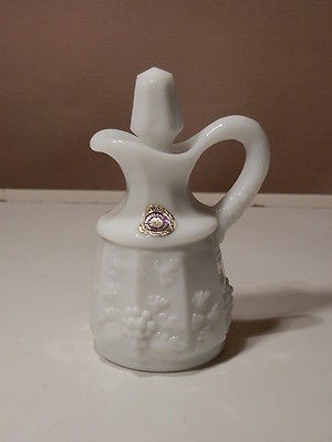 WESTMORELAND PANELED GRAPE CRUET WITH STOPPER EUC