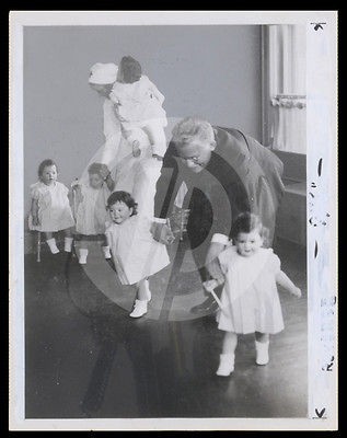 AFA 438 VINTAGE PUBLISHED PHOTO  DIONNE QUINTUPLETS