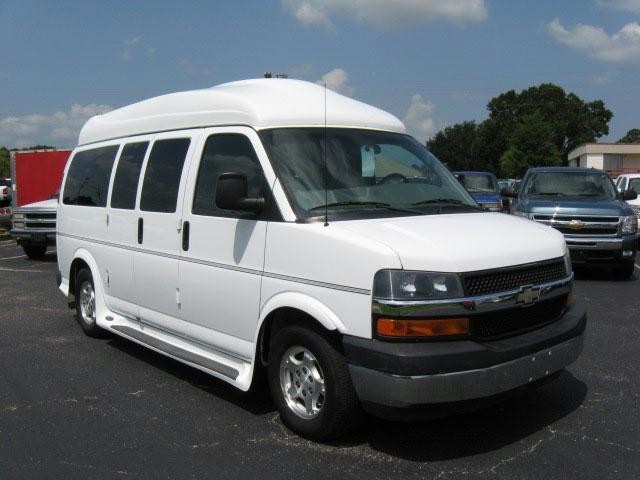   Express Majestic Vista Cruiser 7 Passenger Conversion Van Local Trade