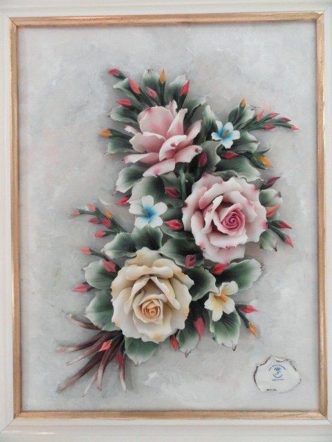 ARTE DELLA CERAMICA CAPODIMONTE FLOWER PLAQUE FRAME